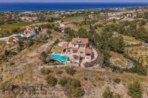 Дом с 6 спальнями в Аргака, Кипр №101125 4