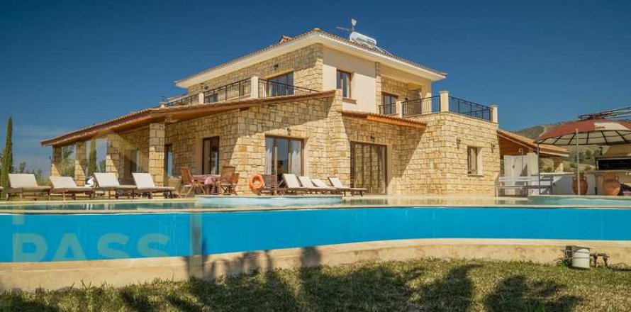 Дом с 6 спальнями в Аргака, Кипр №101125