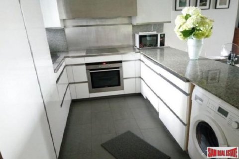 2 bedrooms Apartment in Bangkok, Thailand No. 96893 10