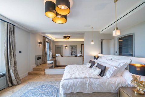 11 bedrooms Villa in Mougins, France No. 69034 12