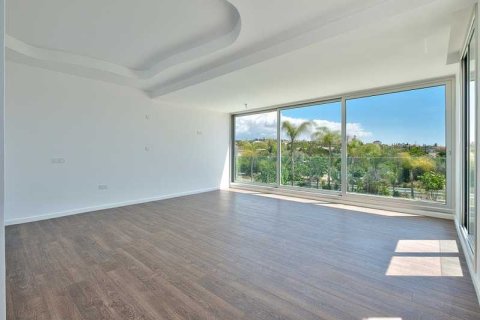 5 bedrooms Villa in Germasogeia, Cyprus No. 77984 4