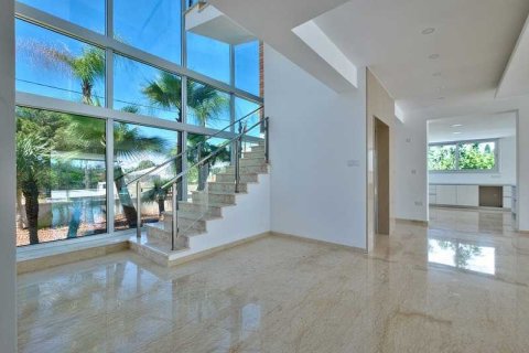 5 bedrooms Villa in Germasogeia, Cyprus No. 77984 2