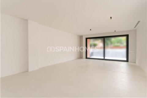 4 bedrooms Apartment in Duc Tan, Vietnam No. 88077 3