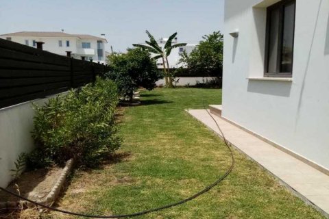 4 bedrooms House in Aradippou, Cyprus No. 81389 7