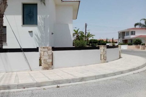 4 bedrooms House in Aradippou, Cyprus No. 81389 2