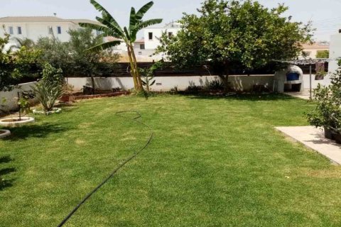 4 bedrooms House in Aradippou, Cyprus No. 81389 6