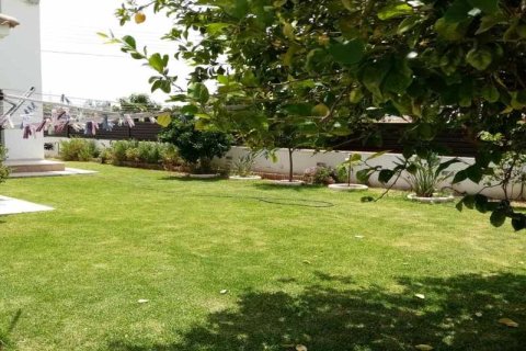 4 bedrooms House in Aradippou, Cyprus No. 81389 3