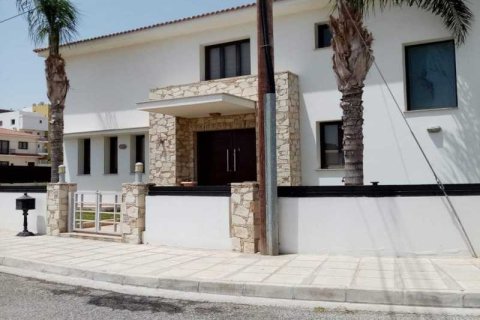4 bedrooms House in Aradippou, Cyprus No. 81389 1