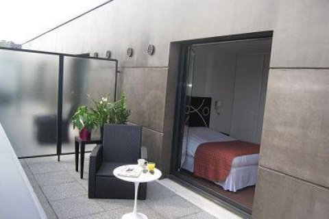 90m² Apartment in Paris, France No. 69495 5