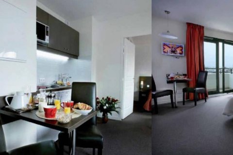 90m² Apartment in Paris, France No. 69495 2