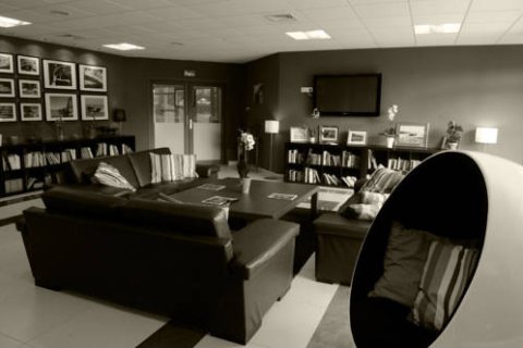 90m² Apartment in Paris, France No. 69495 4