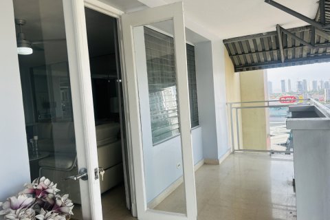 4 bedrooms Apartment in Panama City, Panama No. 109764 3