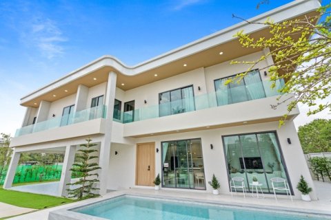 300m² Villa in Pattaya, Thailand No. 97256 1