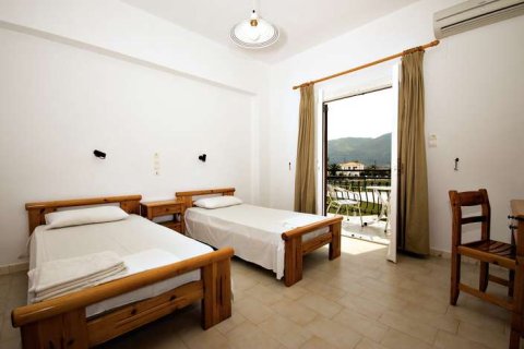 Здание с 24 спальнями в Закинтос, Греция №69591 17