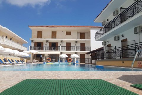 Здание с 24 спальнями в Закинтос, Греция №69591 1