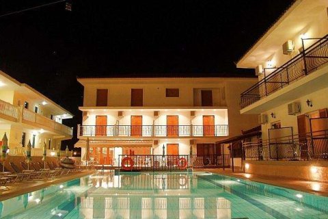 Здание с 24 спальнями в Закинтос, Греция №69591 9
