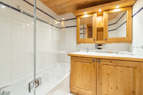 2 bedrooms Apartment in Les Allues, France No. 99651 7