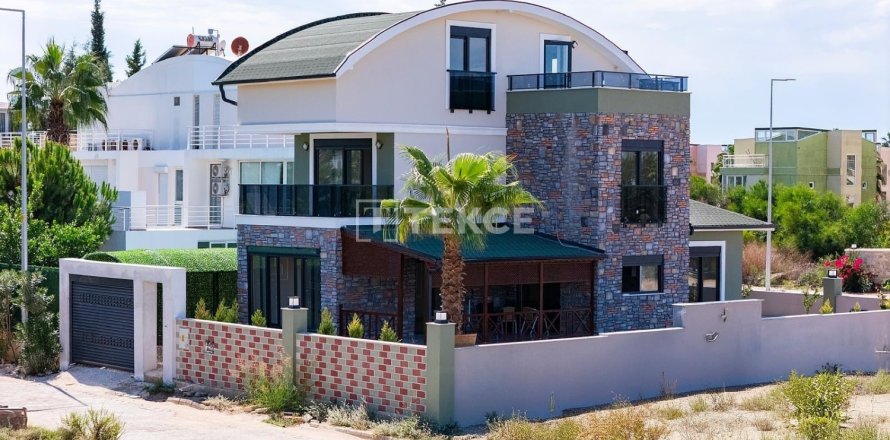 4 bedrooms Villa in Serik, Turkey No. 123514