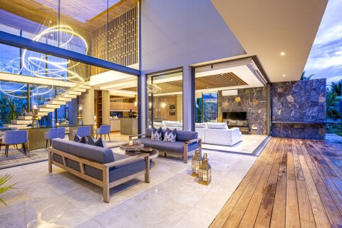 5 bedrooms Villa in Riviere Noire, Mauritius No. 60911 8