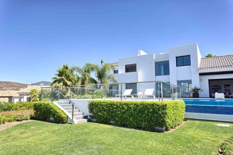 5 bedrooms House in Benahavis, Spain No. 25266