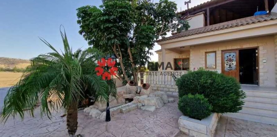 5 bedrooms House in Pyla, Cyprus No. 82738