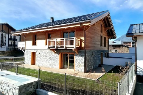 5 bedrooms House in Morzine, France No. 99624 4
