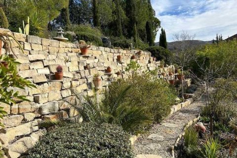 Дом с 4 спальнями в Ланейя, Кипр №76166 13