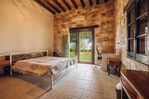 5 bedrooms House in Pano Akourdaleia, Cyprus No. 31546 16