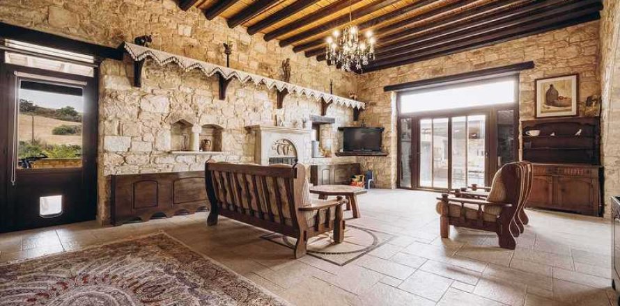 5 bedrooms House in Pano Akourdaleia, Cyprus No. 31546