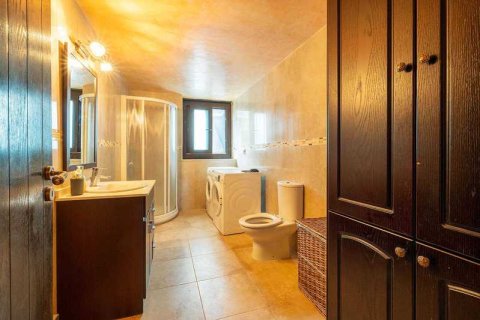 5 bedrooms House in Pano Akourdaleia, Cyprus No. 31546 14