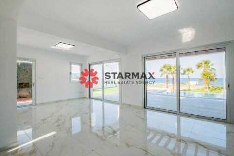 3 bedrooms House in Polis, Cyprus No. 82711 2