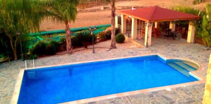 4 dormitorios Villa en Paphos, Cyprus No. 106308