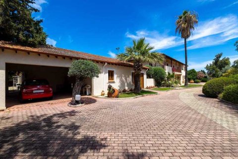 4 bedrooms House in Strovolos, Cyprus No. 31770 9