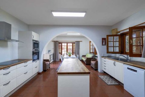 4 bedrooms House in Strovolos, Cyprus No. 31770 16