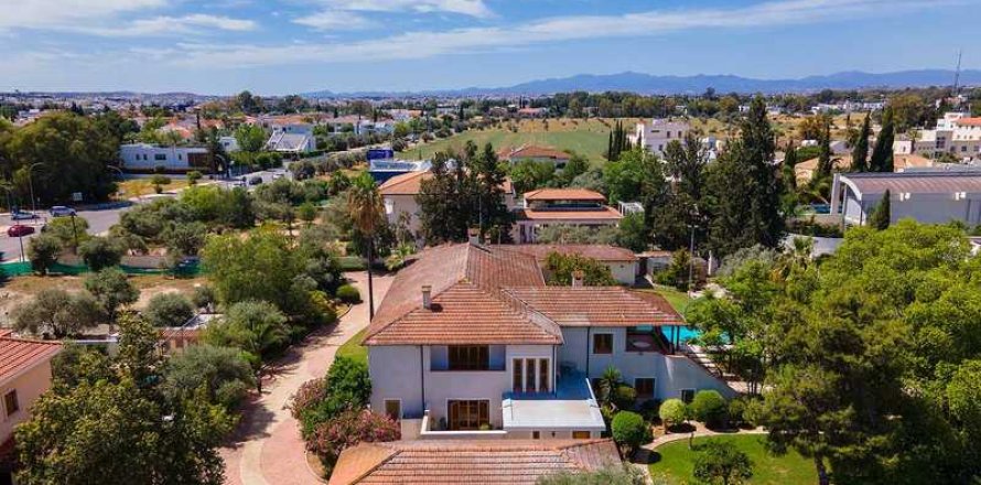 4 bedrooms House in Strovolos, Cyprus No. 31770