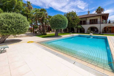 4 bedrooms House in Strovolos, Cyprus No. 31770 6