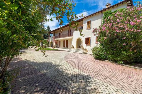 4 bedrooms House in Strovolos, Cyprus No. 31770 4