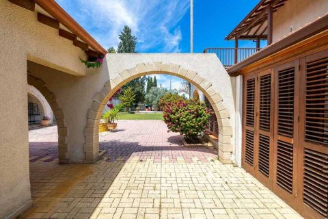 4 bedrooms House in Strovolos, Cyprus No. 31770 3