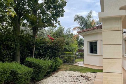 4 bedrooms Villa in Limassol, Cyprus No. 82408 3