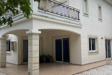 4 bedrooms Villa in Limassol, Cyprus No. 82408 1