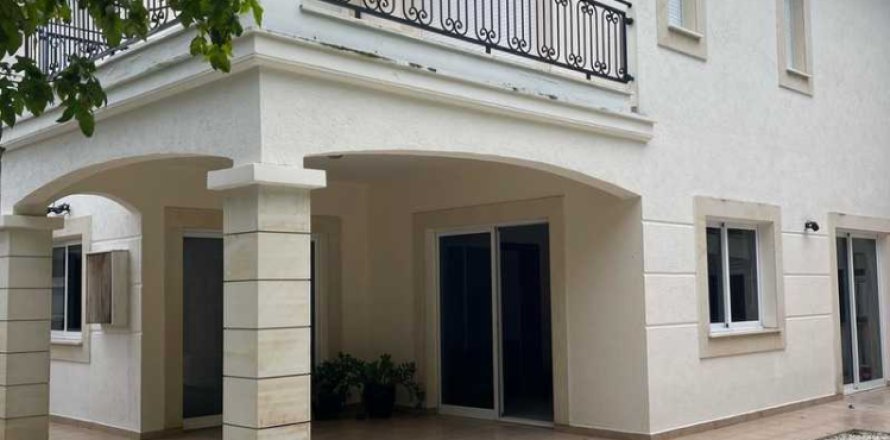 4 bedrooms Villa in Limassol, Cyprus No. 82408