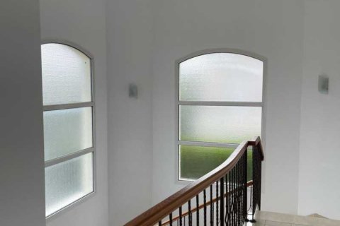 4 bedrooms Villa in Limassol, Cyprus No. 82408 9