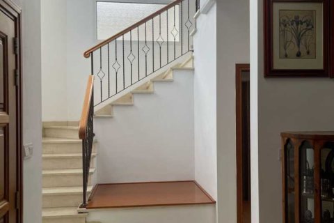 4 bedrooms Villa in Limassol, Cyprus No. 82408 8