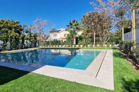4 bedrooms Villa in Strovolos, Cyprus No. 80678 2