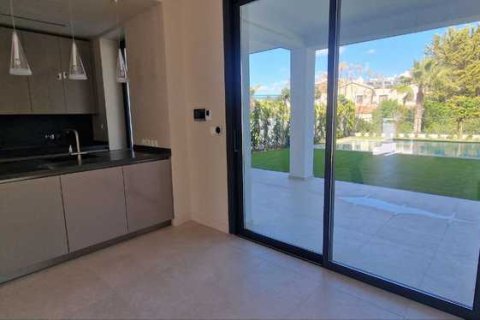 4 bedrooms Villa in Strovolos, Cyprus No. 80678 3