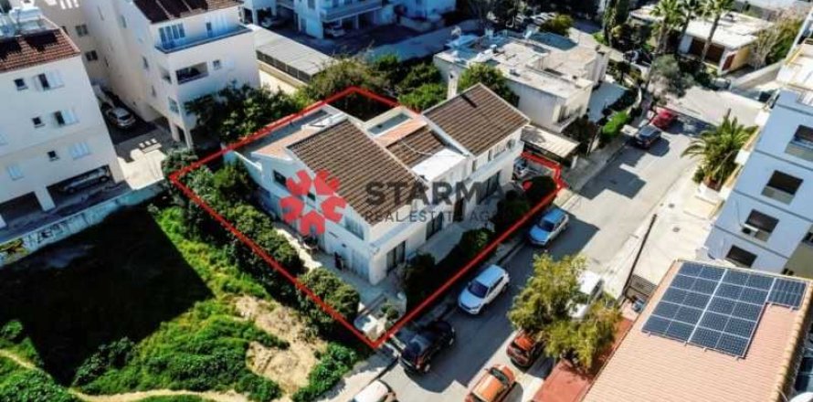 6 bedrooms House in Strovolos, Cyprus No. 82422