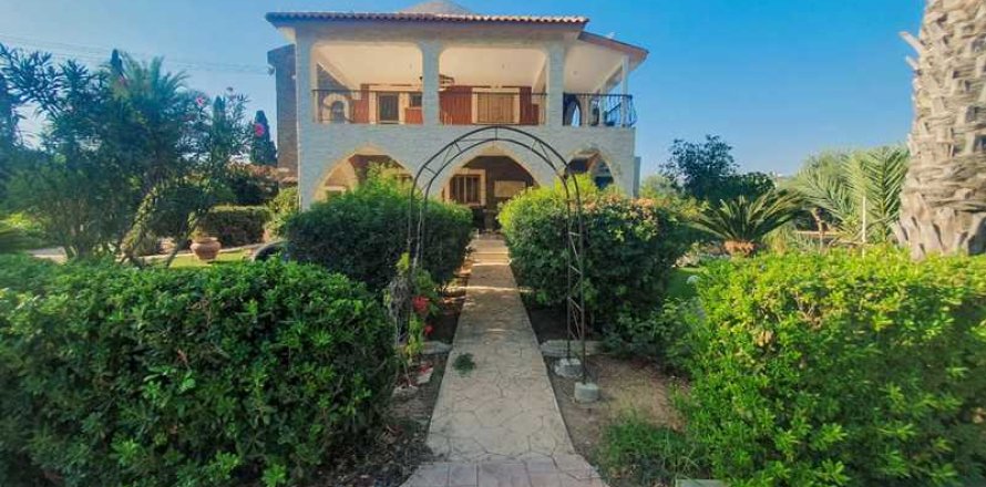 Дом с 5 спальнями в Перволия, Кипр №73673