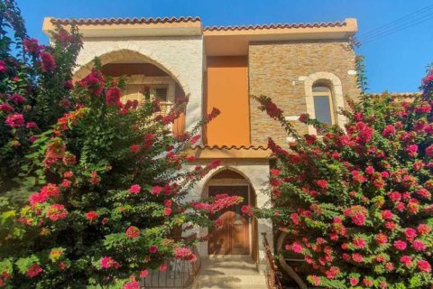 Дом с 5 спальнями в Перволия, Кипр №73673 3