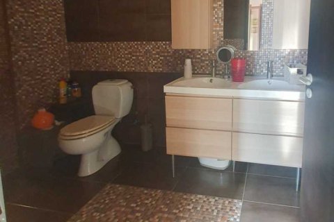 Дом с 5 спальнями в Перволия, Кипр №73673 9