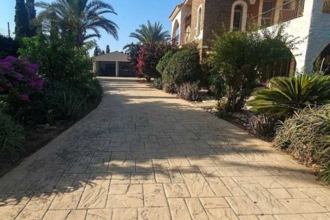 Дом с 5 спальнями в Перволия, Кипр №73673 4